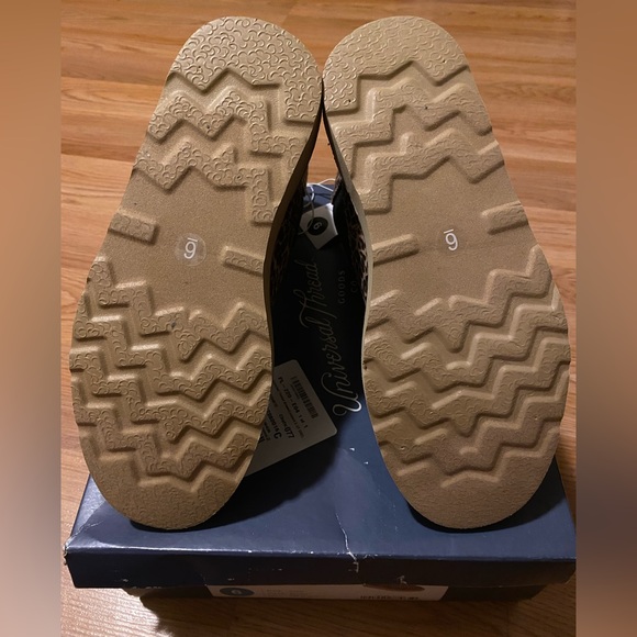 Universal Thread Dawn Leopard Chelsea Boots - Picture 4 of 6